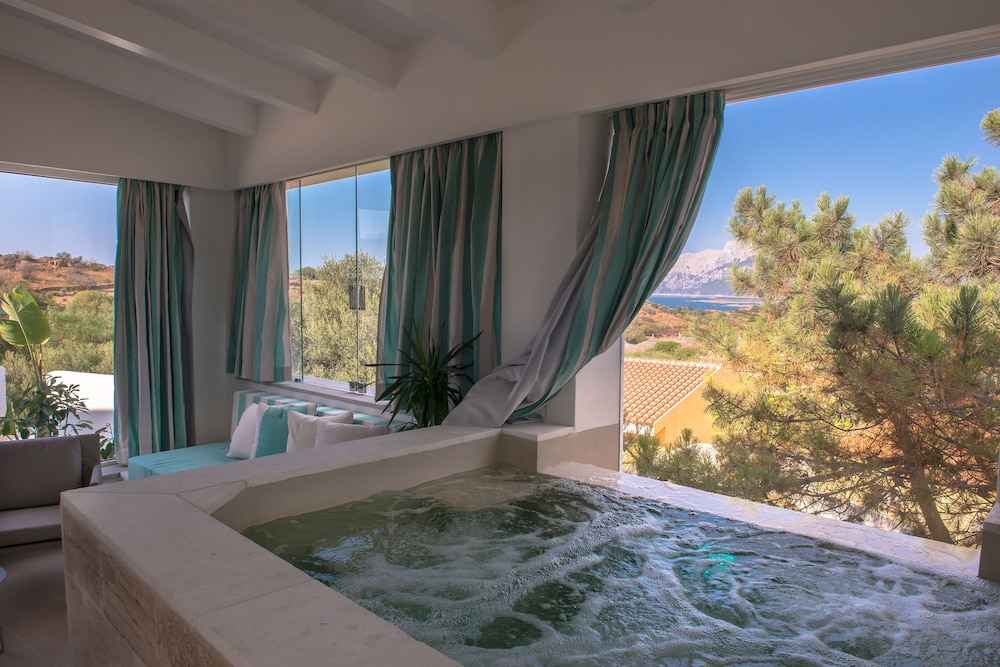 Junior Studio Suite, 1 Bedroom, Hot Tub, Sea View - Photo 6