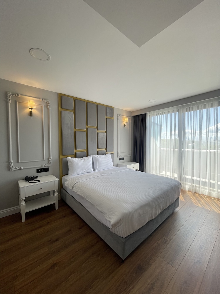 Design Room, 1 Bedroom, Non Smoking, Mountain View photo 1