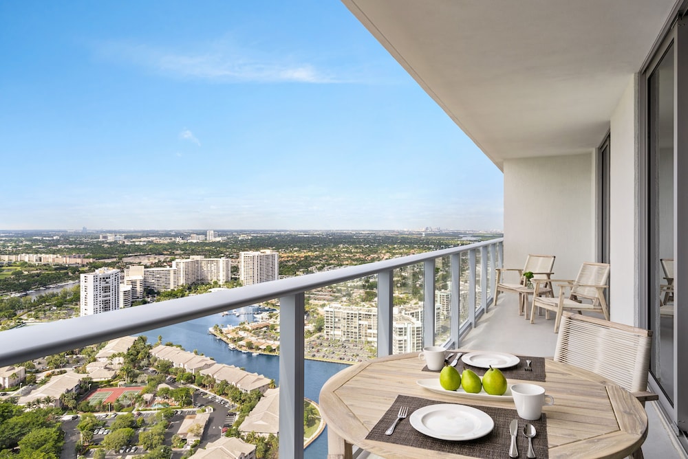 Suite, Multiple Beds, City View photo 2