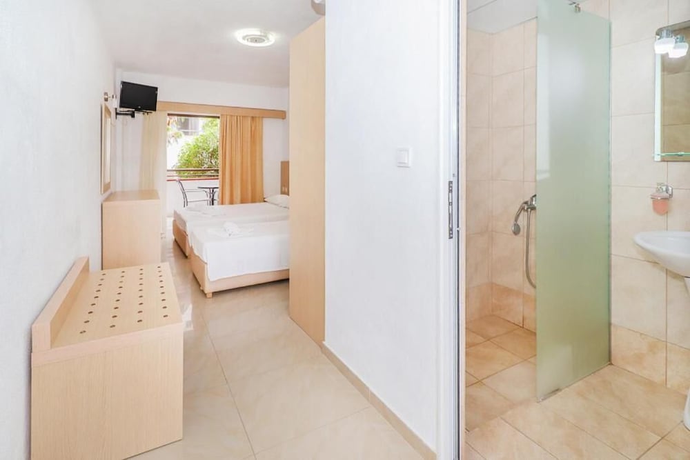 Double or Twin Room photo 1