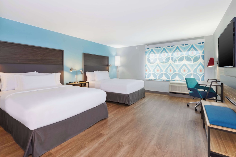 Room, 2 Queen Beds, Accessible (Roll-In Shower) - Photo 1