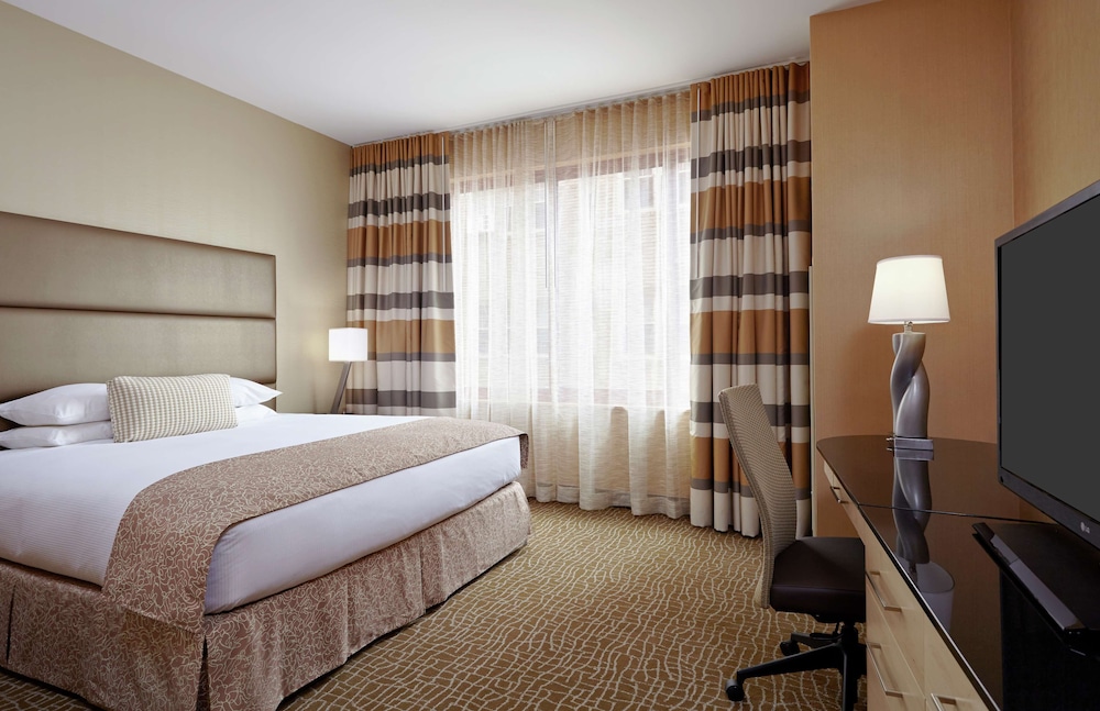 Suite, 1 King Bed, Kitchenette photo 1