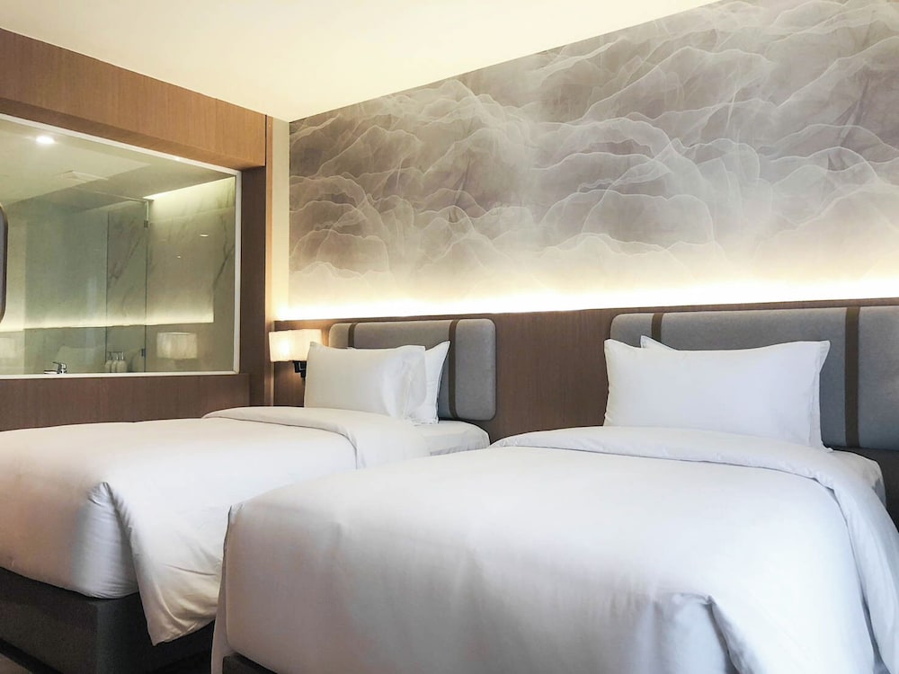 Premier Twin Room, City View