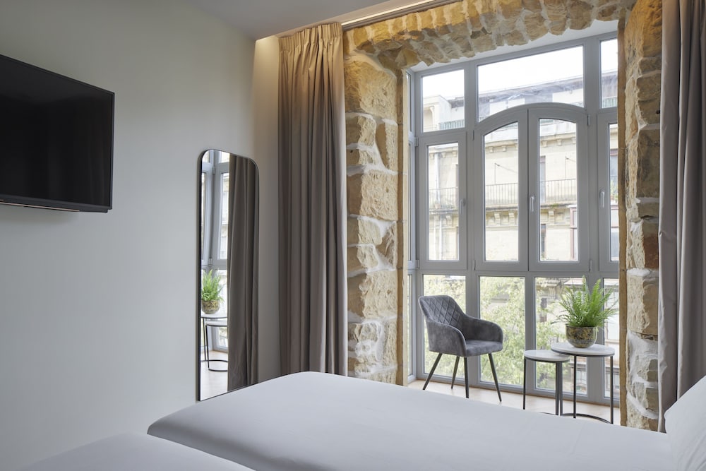 Superior Double or Twin Room, City View - Photo 6