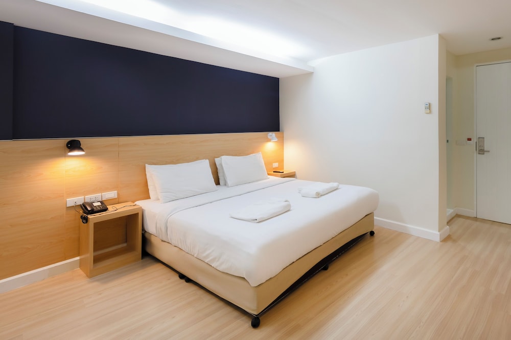 Basic Double Room, Non Smoking, Private Bathroom photo 2