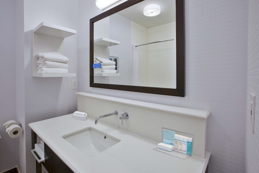Room, 1 King Bed, Accessible - Photo 3