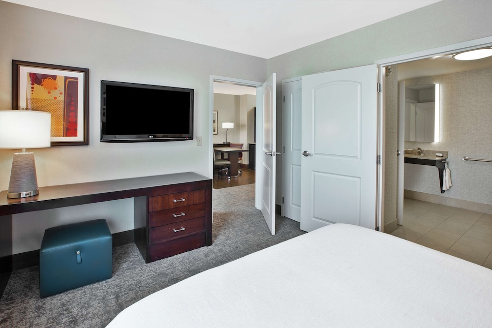 Suite, Accessible, Non Smoking - Photo 2