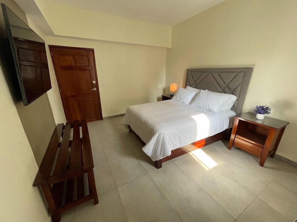 Basic Room, 1 Queen Bed