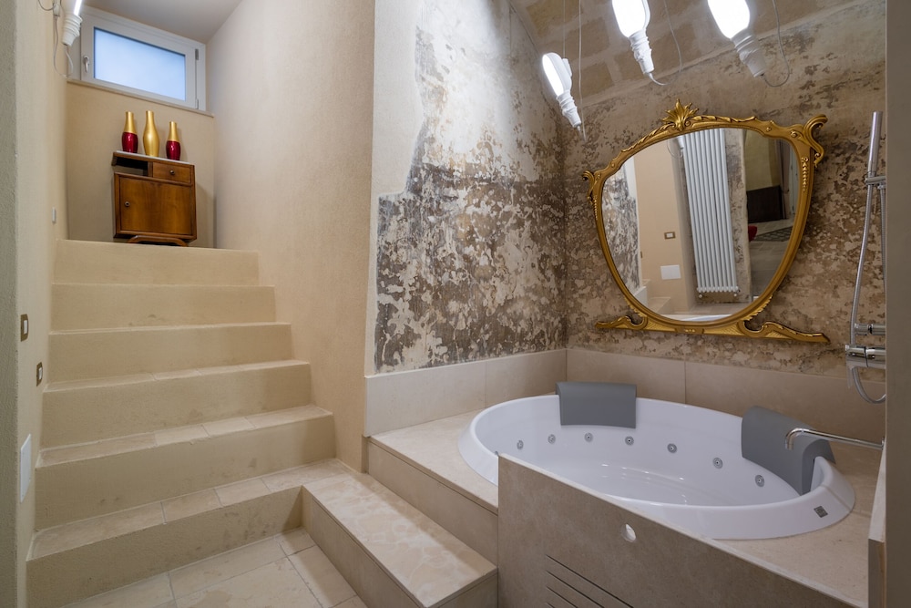 Deluxe Double Room, Hot Tub, Garden View (Camera delle Acque) - Photo 14