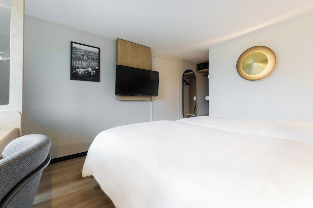 Standard Room, 2 Twin Beds - Photo 4