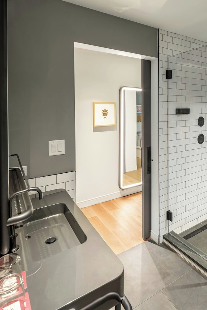 Suite Home Zincinnati photo 3