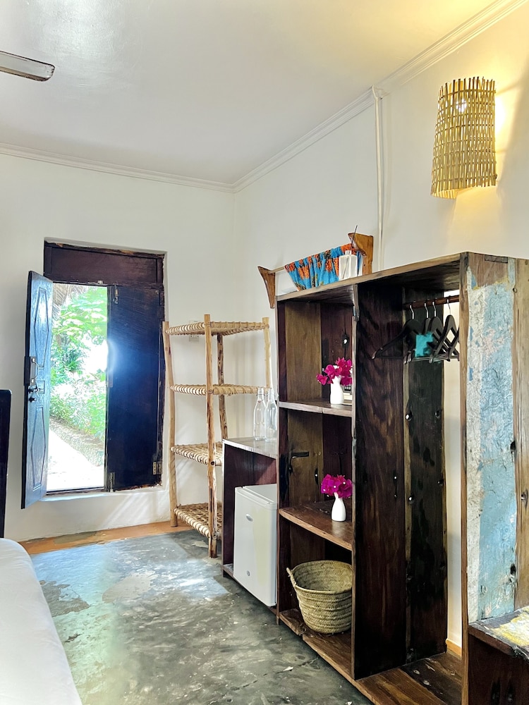 Economy Quadruple Room, Garden View, Beachside