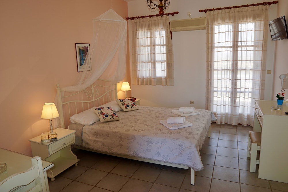 Deluxe Double Room, Partial Sea View