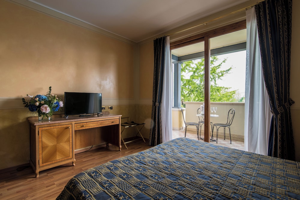 Superior Triple Room, Balcony (or terrace) photo 2