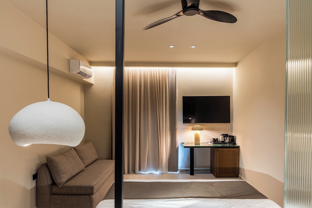Deluxe Suite with Panoramic Sea View - Photo 5