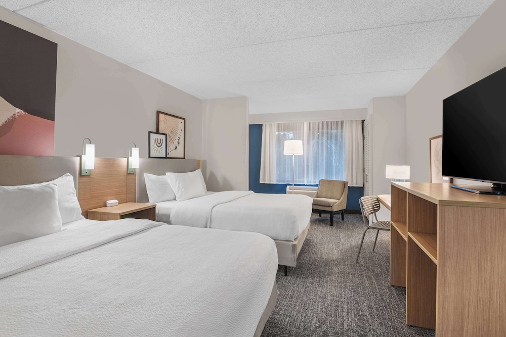Room, 2 Queen Beds, Accessible, Bathtub (Mobility, Hearing) - Photo 3