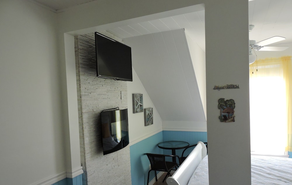 Basic Room, 1 Queen Bed, Fireplace, Mountain View photo 2