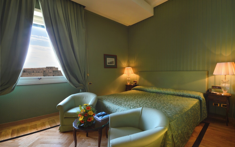 Deluxe Room, 1 Queen Bed