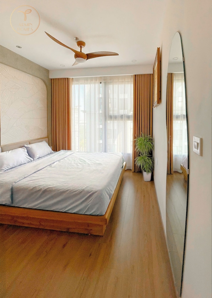 Design Apartment, 3 Bedrooms, Balcony, Lake View photo 3