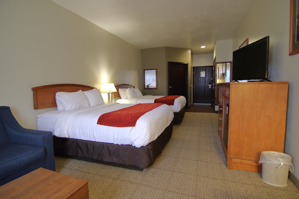 Larger Room, 2 Queen Beds, Non-Smoking - Photo 2