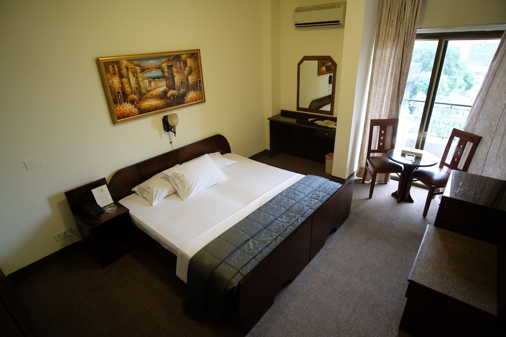 Standard Double or Twin Room photo 3