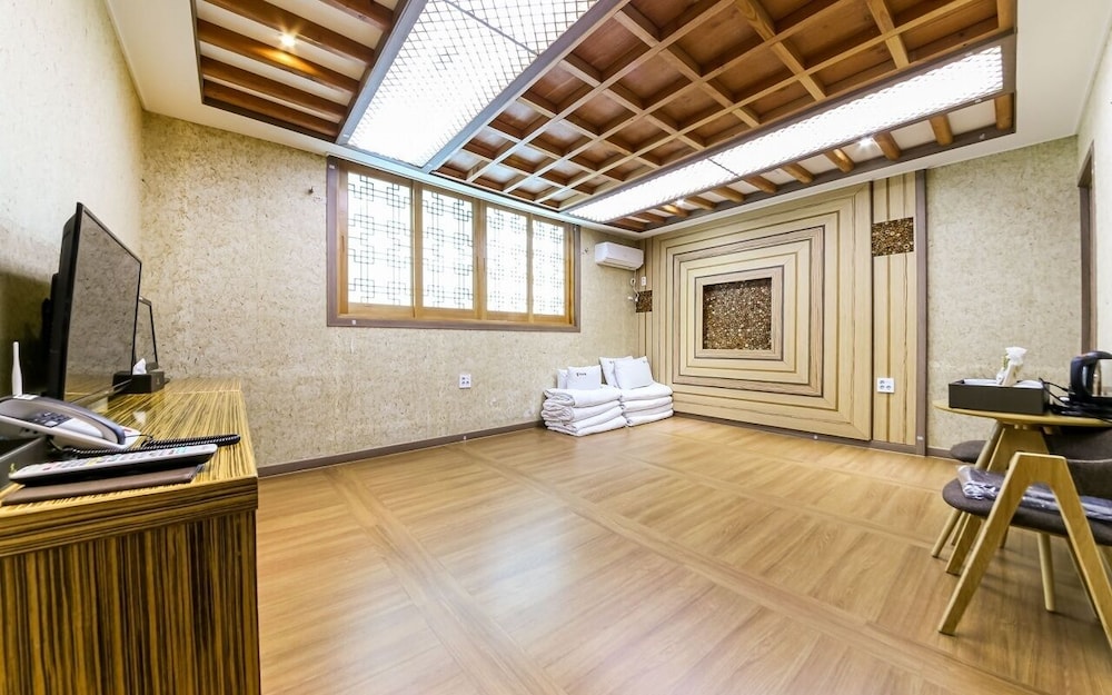 Room (Korean Ondol, Rate for 2)
