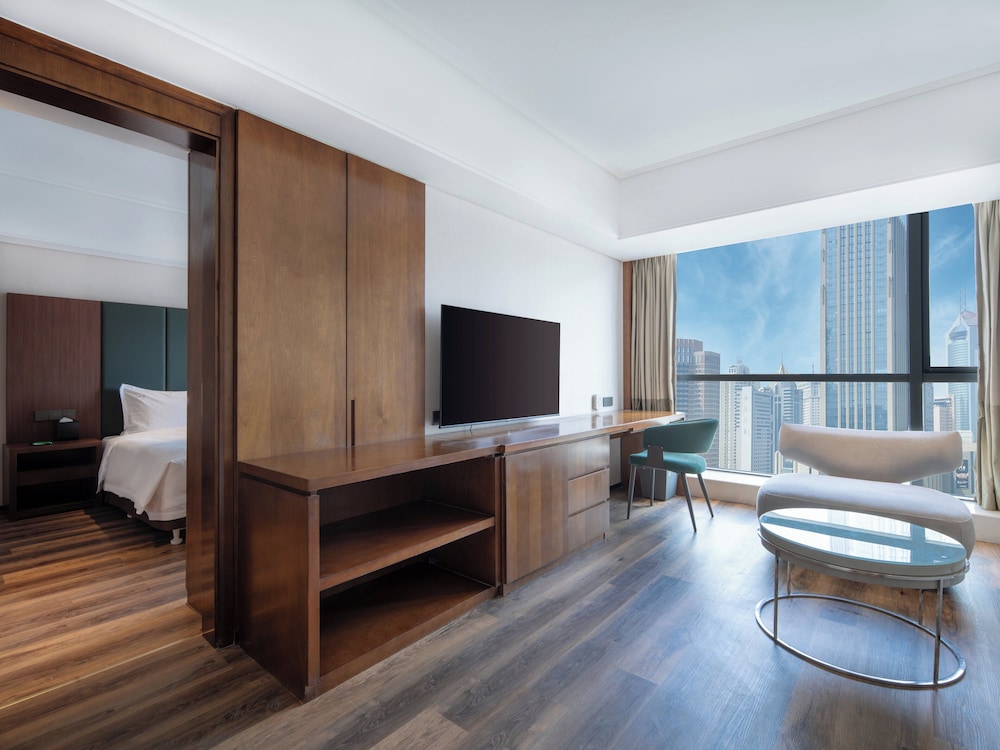 Suite, 1 King Bed, Club Lounge Access - Photo 1