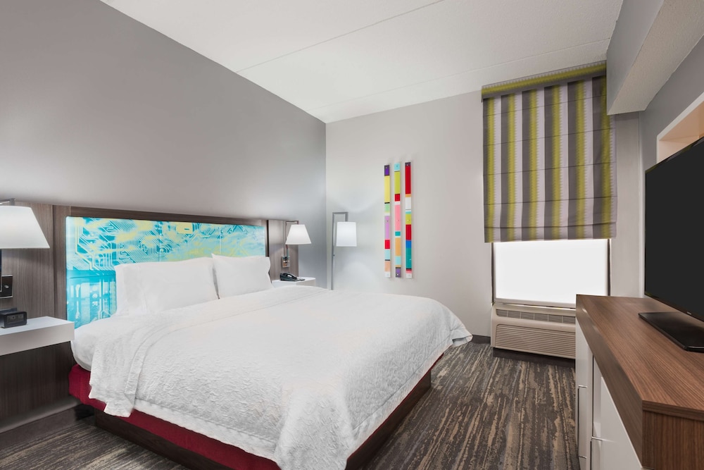 Standard Room, 1 King Bed, Accessible, Tub, Non Smoking - Photo 3