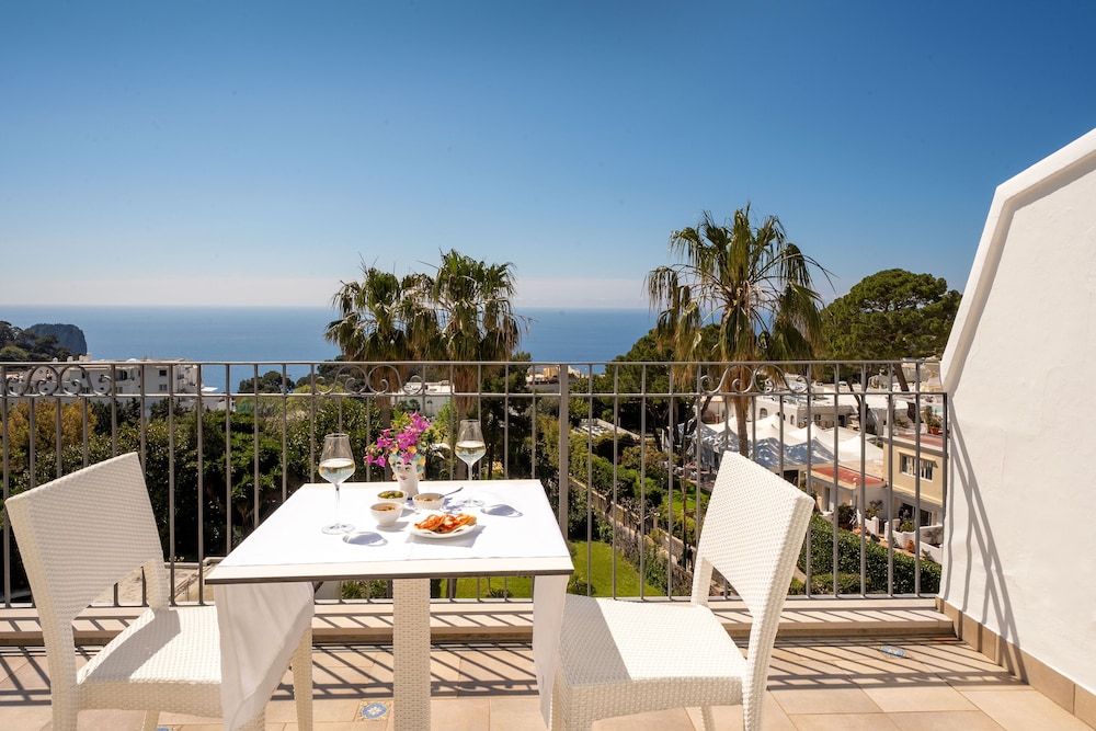 Standard Double or Twin Room, Balcony, Sea View - Photo 8