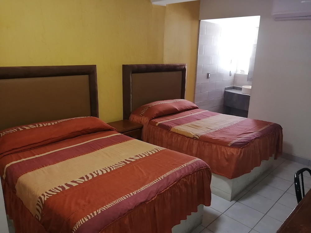 Classic Room, 2 Double Beds - Photo 7