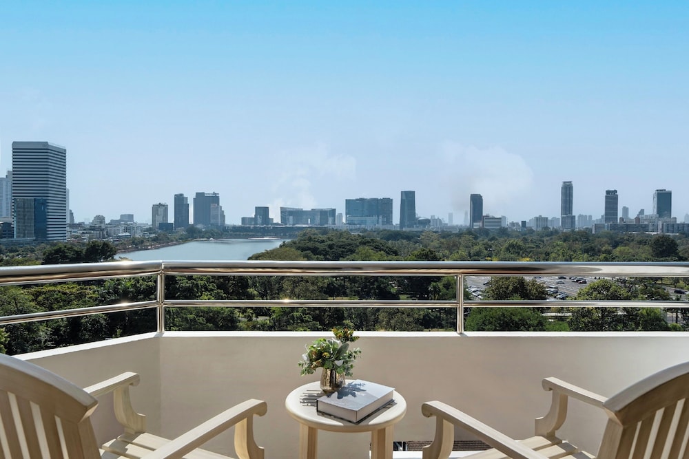 One Bedroom Balcony Residence Suite Lake View photo 2
