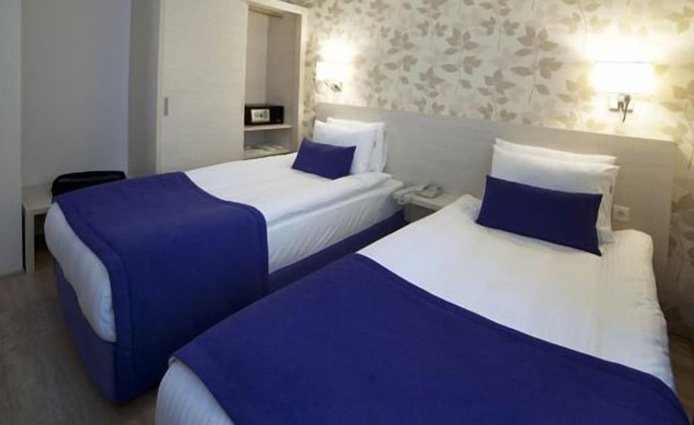 Deluxe Double Or Twin Room, Jetted Tub photo 2