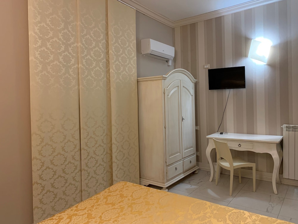 Double Room - Photo 5