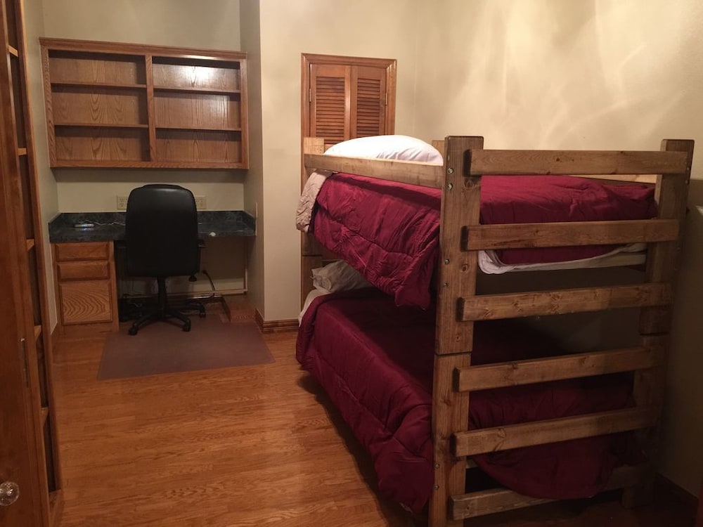 House, Multiple Beds (Family friendly lake house located at) photo 2