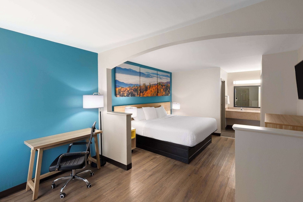 Room, 1 King Bed, Non Smoking - Photo 1