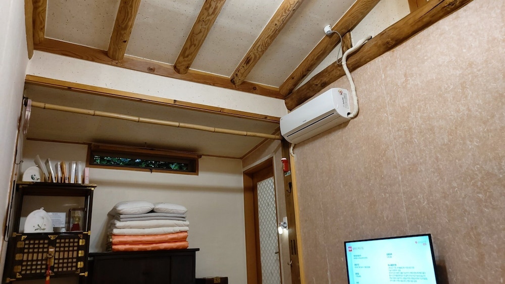 Room (Cradle) photo 3