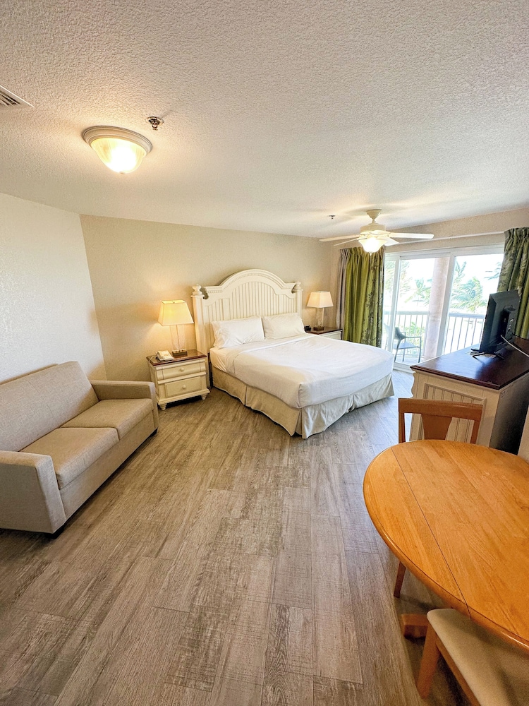 Ocean View- Studio Suite- 1 King