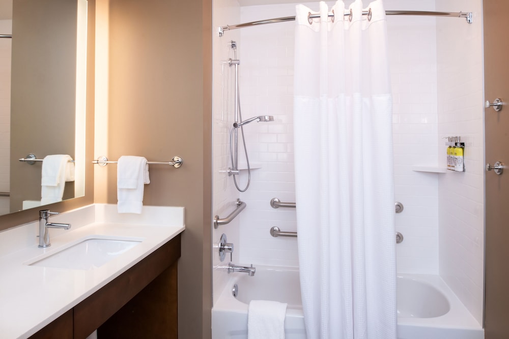 Suite, 1 King Bed, Accessible (Communications, Access Tub) - Photo 6