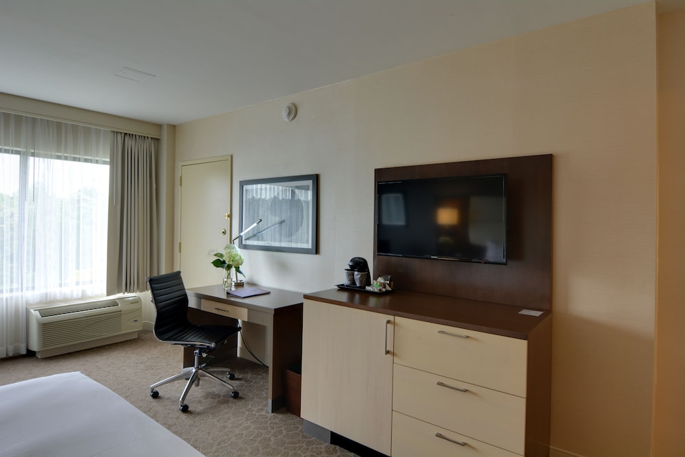 Classic Room, 2 Queen Beds, Accessible, Bathtub - Photo 5