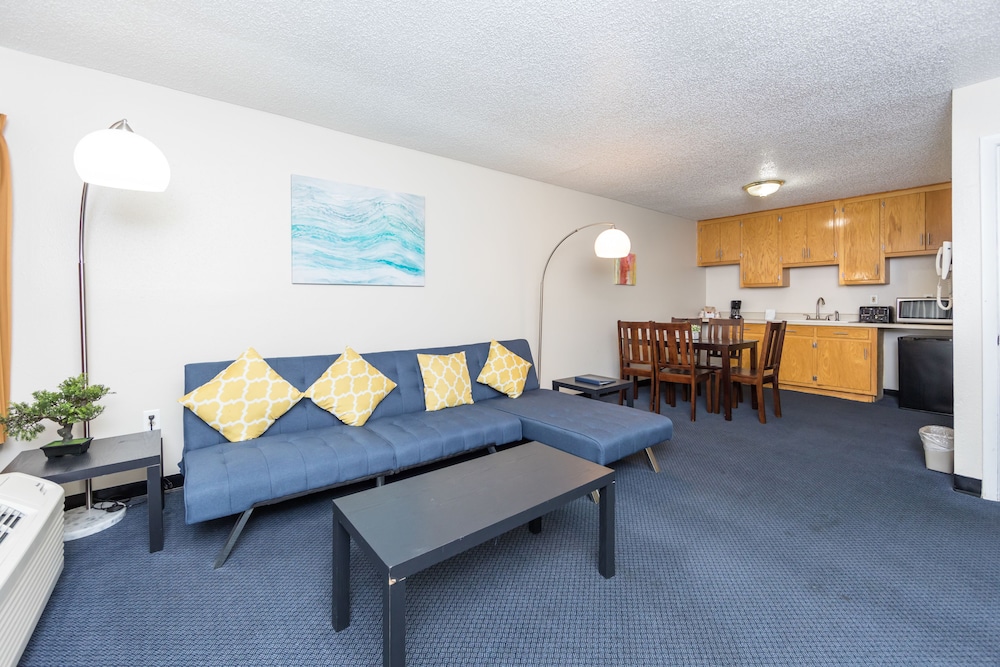 Deluxe Suite, Kitchenette photo 1