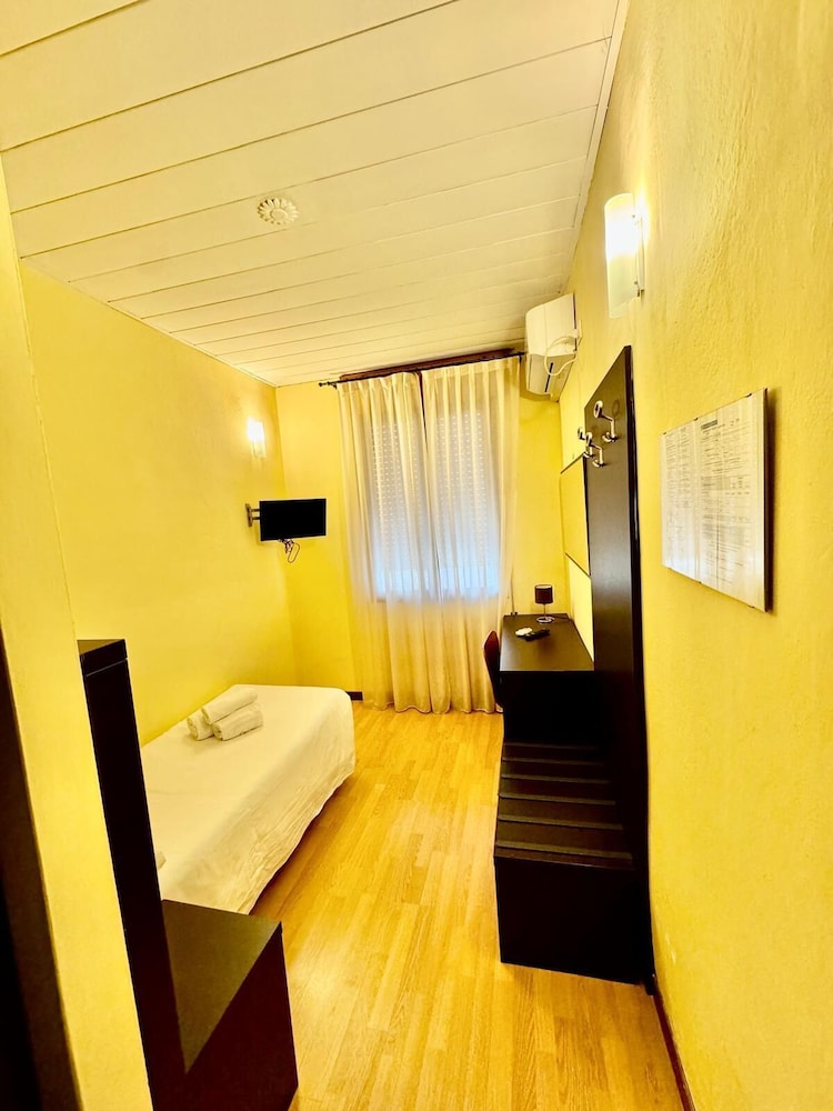 Basic Room photo 3