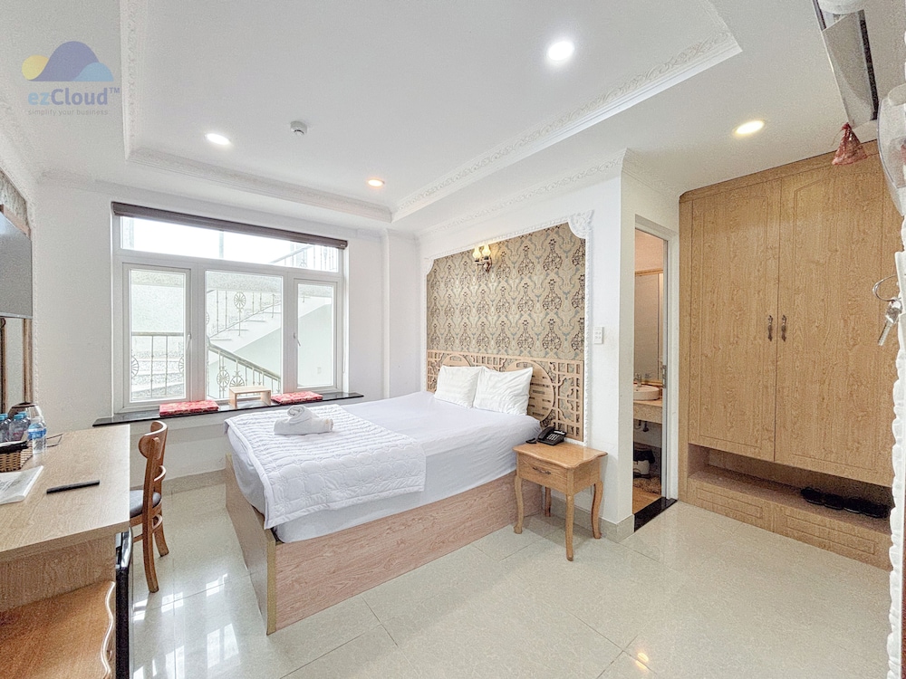Standard Double Room, 1 Queen Bed, Garden View photo 2
