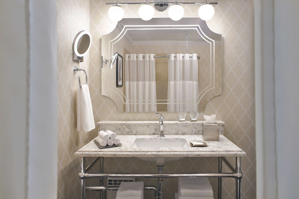 Suite, 1 Bedroom (Drake) - Photo 7