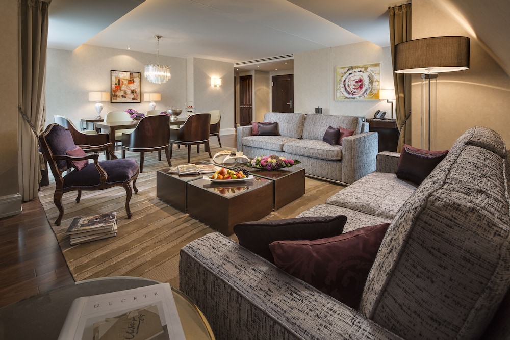 Executive Suite - Photo 4