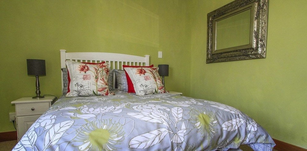 Room (Country) photo 1