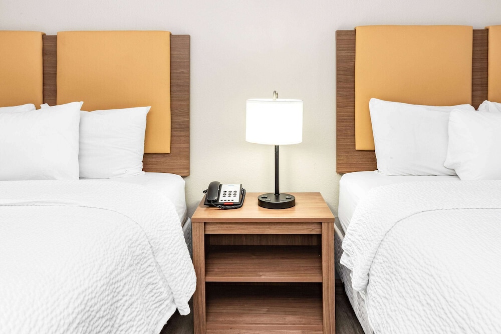 Standard Room, 2 Queen Beds photo 2
