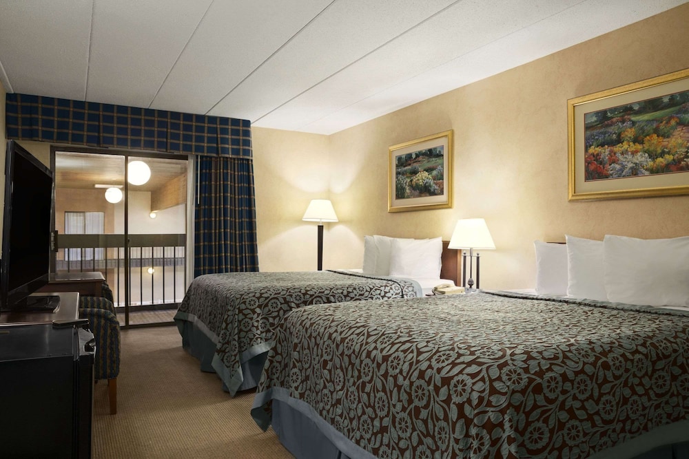 Standard Room, 2 Queen Beds, Non Smoking photo 1