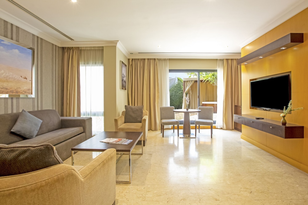 Suite (with Outside Jacuzzi)