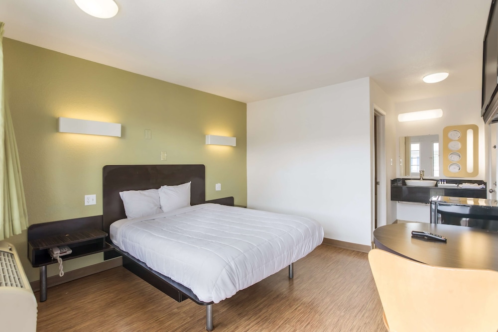 Room, 1 Queen Bed, Non Smoking photo 1