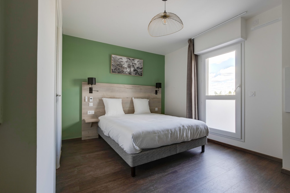 Superior Studio, 1 King Bed, Terrace